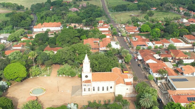 O município tem se desenvolvido em um ritmo equilibrado, oferecendo uma combinação atraente de tranquilidade e serviços que geralmente só são encontrados em grandes metrópoles - (Reprodução/YouTube Jr Longo)
