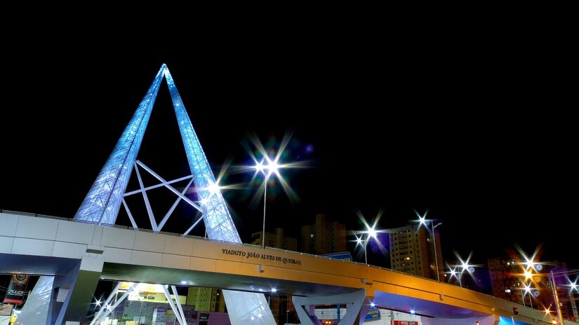 Com cerca de 94 m&#xB2; de área verde por habitante, Goiânia supera em quase oito vezes o recomendado pela ONU. E isso não é acaso. Desde a fundação, o planejamento urbano privilegiou parques, bosques e áreas de preservação espalhados pela cidade. Fotos: Wikimedia Commons