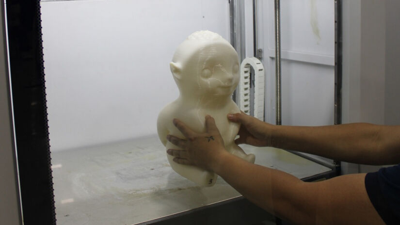 Soraya também enfatiza que todo o processo de impressão é sustentável, já que utiliza material biodegradável e permite a reutilização das peças impressas.