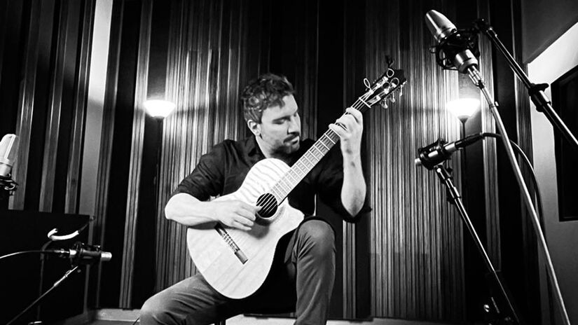 O trabalho mistura a energia do baião com a técnica erudita e a doçura do violão caipira/Ana Carol Azeredo