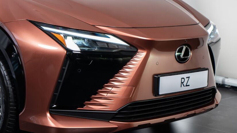 Técnicas avançadas de construção contribuem para aumentar a robustez da carroceria, junto ao uso extensivo de adesivos de alta resistência.