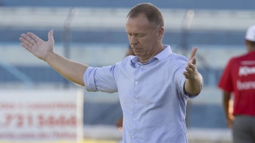 Até então invicto, o São Paulo entrou em campo com time misto na rodada final do Paulistão de 2014 e perdeu para o Ituano, resultado que eliminou o Corinthians ainda na fase de grupos. Após o jogo, o técnico corintiano Mano Menezes ironizou o resultado ao afirmar que 'os deuses do futebol conduzem o comportamento de cada um' - (Daniel Augusto Jr./Ag. Corinthians)