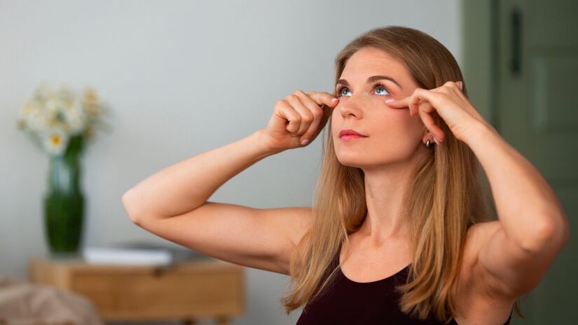 Telas, noites mal dormidas e cafeína estão entre os principais gatilhos do tremor na pálpebra