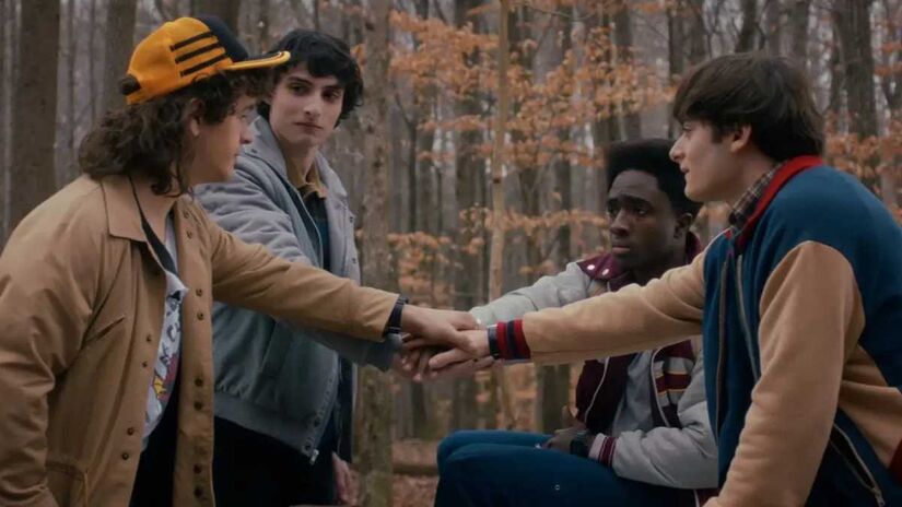 Antes mesmo do lançamento, série já vinha acumulando feitos: pela primeira vez, uma produção conseguiu emplacar quatro temporadas anteriores simultaneamente no top 10 global da Netflix.