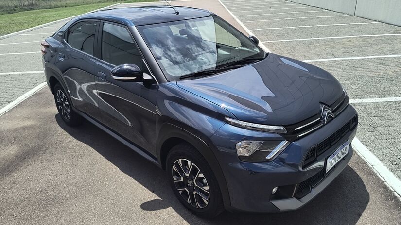 Rodas diamantadas de 16 polegadas reforçam o visual robusto do SUV-cupê | Gabriel Dias/Flashmotorsc