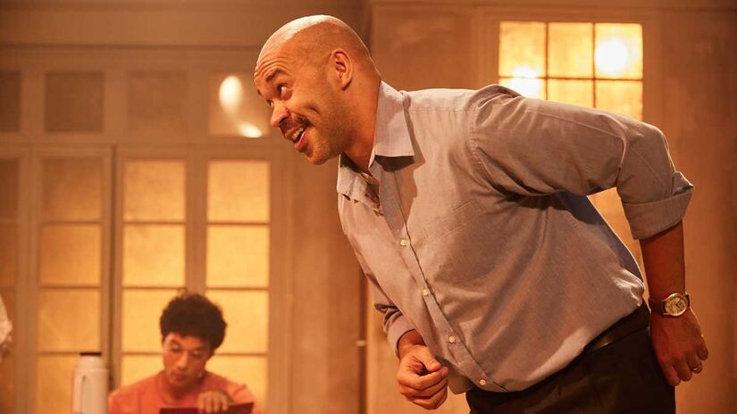 Tornou-se um dos 'subversivos' mais procurados pelo regime militar até se exilar em 1974, primeiro em Portugal e depois na França, onde contraiu HIV.