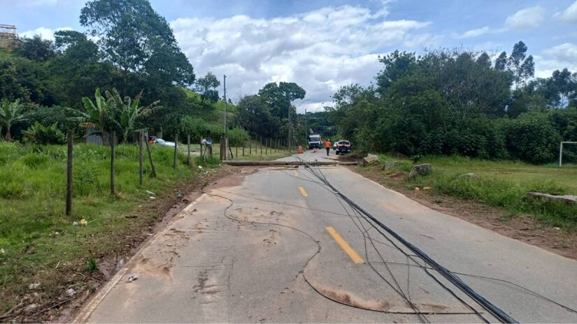 Fotos dos estragos na estrada Municipal Sítio do Moinho, Santana do Parnaíba | Divulgação/Enel