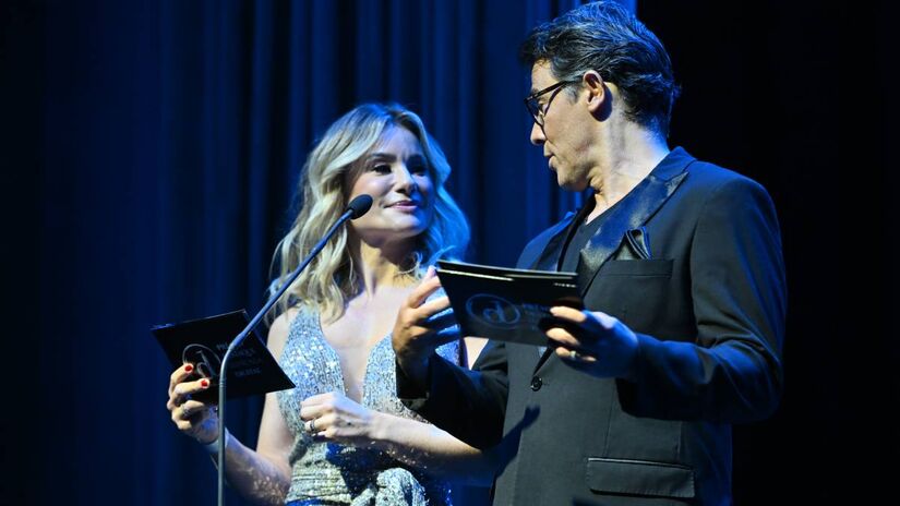 Entre os anfitriões da noite de celebração, nomes que simbolizam as pontes entre temporadas, gerações e produções marcaram momentos de forte significado.