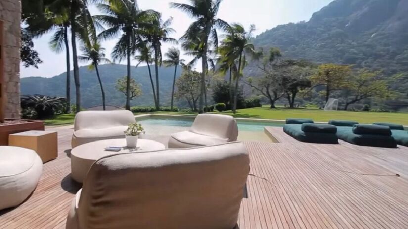 Casa do apresentador se tornou referência no mercado de luxo pela dimensão.