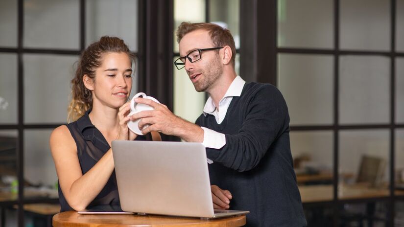 A conviv&ecirc;ncia di&aacute;ria, no escrit&oacute;rio ou no home office, cria familiaridade e aproxima colegas quase sem perceber