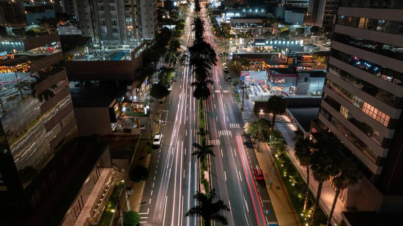 Os moradores de São Paulo sentem esses efeitos, na prática. O nível médio de ruído paulistano é estimado em 68,9 decibéis, superando a média de cidades europeias como Londres e Berlim. Foto: Pexels