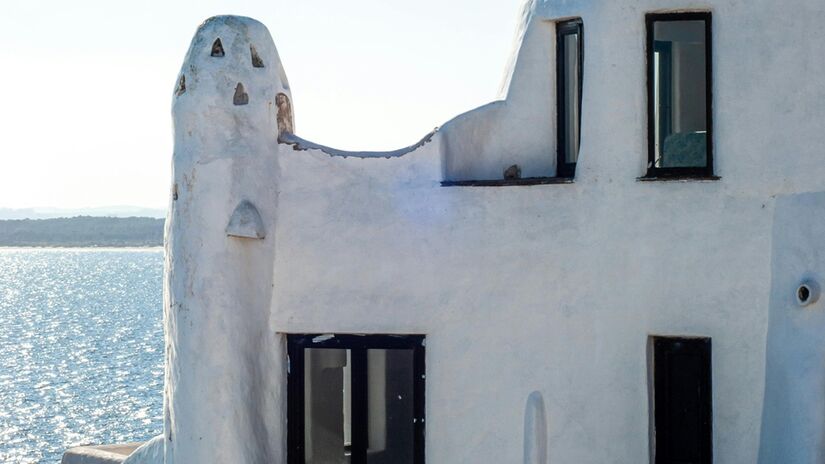 Vilar&oacute; pintou tudo de branco pintou tudo de branco 'para interagir com o azul do c&eacute;u'/Mayumi Maciel/Pexels
