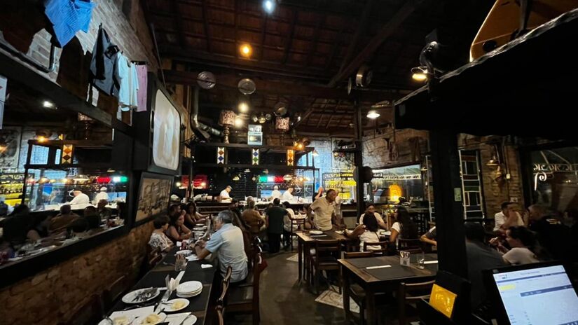 A Bendita Maria funciona em um prédio da década de 1920, no número 1269 da Rua dos Trilhos. Antes de virar pizzaria, o imóvel abrigou o Externato Mattoso, colado ao vai e vem dos trens e ao crescimento industrial da região.