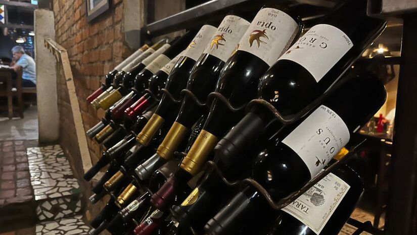 A ideia nasceu de uma viagem à Itália de um dos sócios, que voltou encantado com o conceito de cobrar a pizza pelo comprimento.