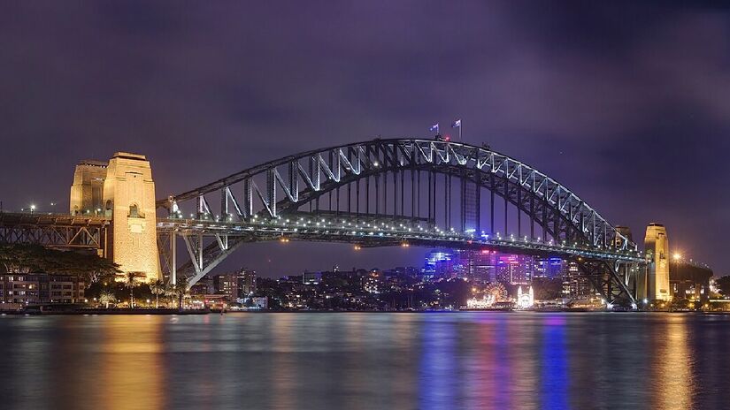 Ponte do Porto, Sydney, Australia. Imagem: JJ Harrison/Wikimedia Commons
