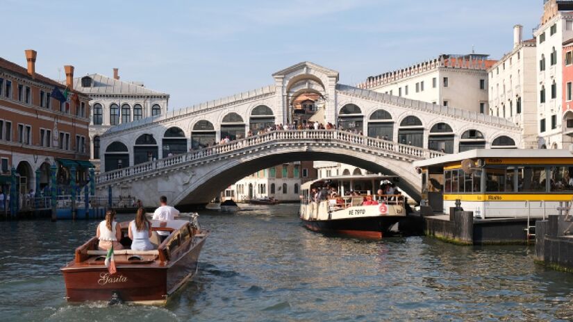 Ponte Rialto, Veneza, Itália. Imagem: kallerna/Wikimedia Commons
