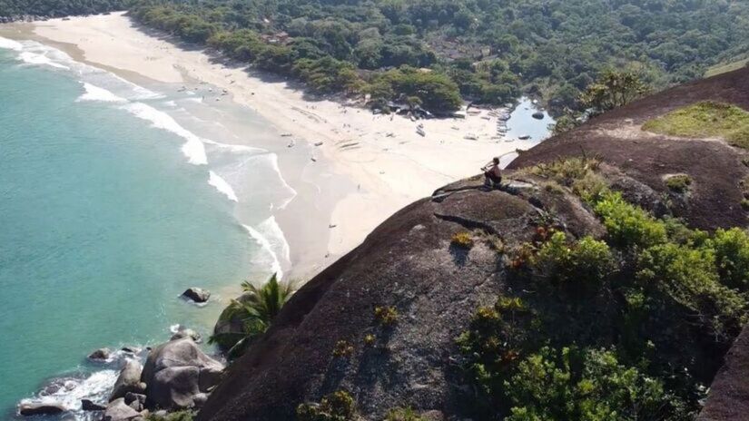 A Praia do Bonete fica em uma área isolada de Ilhabela, em um trecho de difícil acesso.