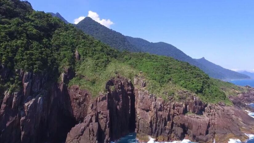 Para muitos viajantes, essa ausência de tecnologia transforma a visita em uma oportunidade rara de descanso profundo e contato genuíno com a natureza.