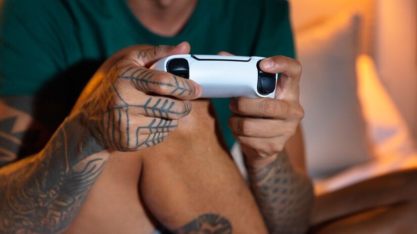 Em &eacute;poca de promo&ccedil;&otilde;es, o essencial &eacute; checar reputa&ccedil;&atilde;o do vendedor, pol&iacute;tica de devolu&ccedil;&atilde;o e garantia. Fotos: Freepik