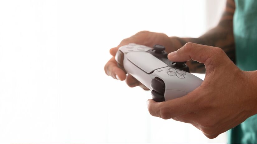 Antes de fechar a compra, vale responder uma pergunta simples: Voc&ecirc; quer jogos de console (com exclusivos e uso mais "plug and play") ou quer um port&aacute;til que se comporte como PC? 