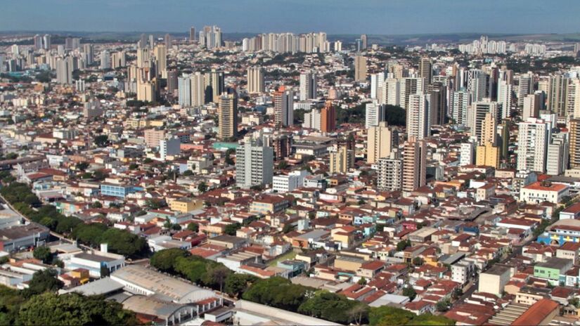 Um dos motivos que ajudam a explicar por que Ribeirão Preto se mantém em evidência nos levantamentos é o peso da sua economia. Segundo dados divulgados pela prefeitura em 2018, o município abriga mais de 100 mil empresas, distribuídas entre comércio, serviços e indústria.