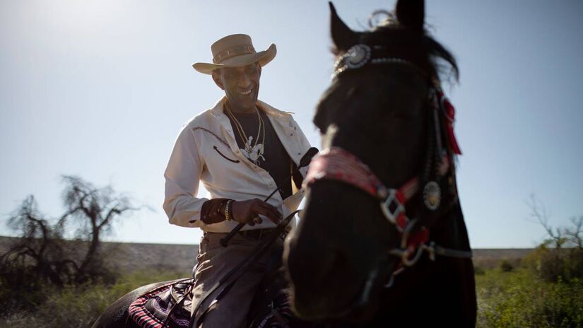 O espírito do gaúcho. A figura icônica do gaúcho, o vaqueiro da planície, permanece viva e influente na cultura rural uruguaia, preservando tradições equestres e do campo. Foto: Freepik