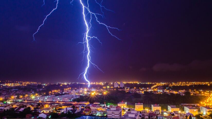 A cidade est&aacute; no eixo da rodovia Presidente Dutra, o que facilita a chegada de quem vem da capital paulista ou do Rio de Janeiro. Foto: Wikimedia Commons