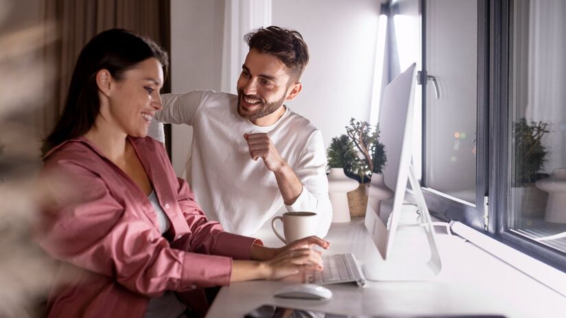 Apesar de comum, o namoro entre colegas pode gerar conflitos, desconforto na equipe e dilemas sobre limites no ambiente profissional (Fotos: Freepik)