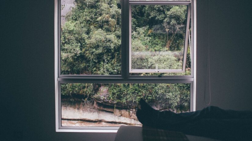 No calor, deixar a casa fresca vira quase questão de saúde. Imagem: Banco de Imagens