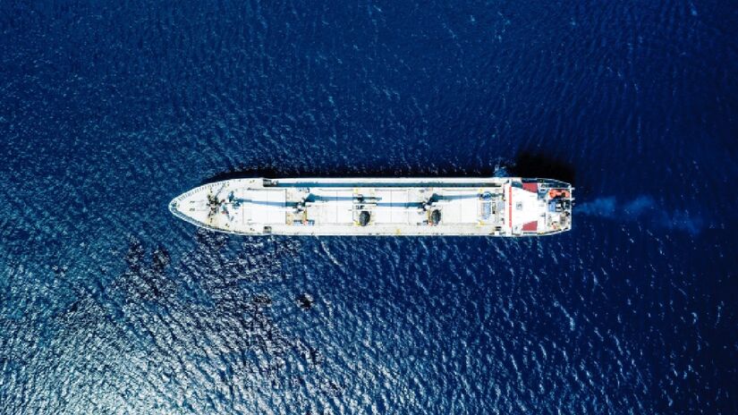 Hoje existem biocidas em tintas de várias cores, mas o vermelho do passado acabou virando tradição e faz parte da identidade de boa parte das embarcações (Fotos: Freepik)