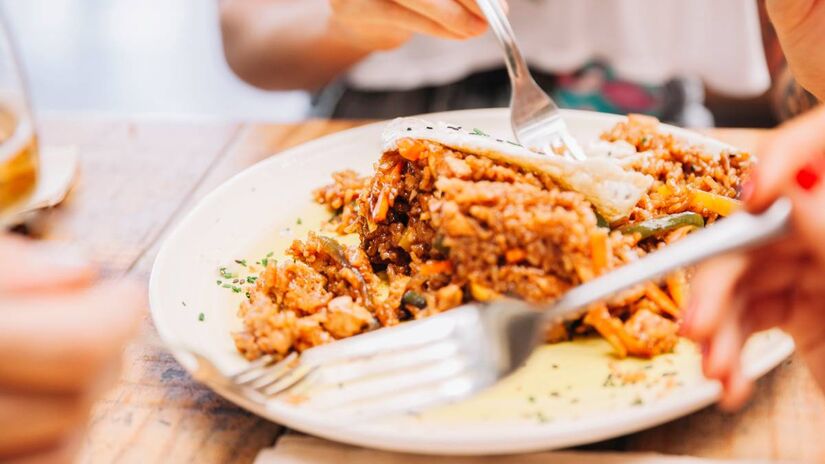Ingerir o doce como sobremesa logo após o almoço pode reduzir o índice glicêmico, ou seja, a velocidade com que o açúcar chega ao sangue.