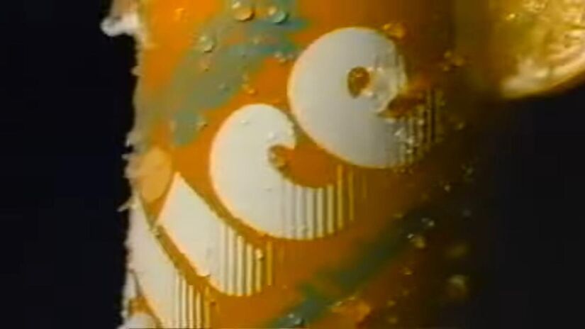 Depois de desaparecer nos anos 2000, o refrigerante retorna em parceria com a Suja Life, trazendo menos açúcar, nutrientes adicionados e novos sabores, reacendendo a nostalgia de uma geração