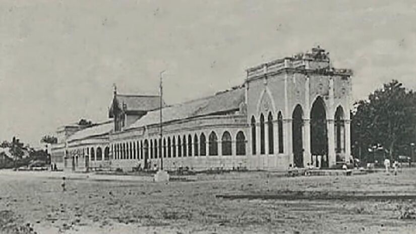 O edifício tinha cerca de 246 salas alugadas a comerciantes que vendiam os mais variados produtos (Fotos: Youtube/Reprodução)