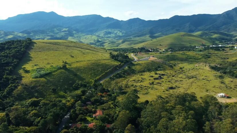 Perto o suficiente para um bate e volta e forte o bastante para virar destino queridinho dos amantes do ecoturismo, Lavrinhas desponta como a Chapada dos Veadeiros paulista