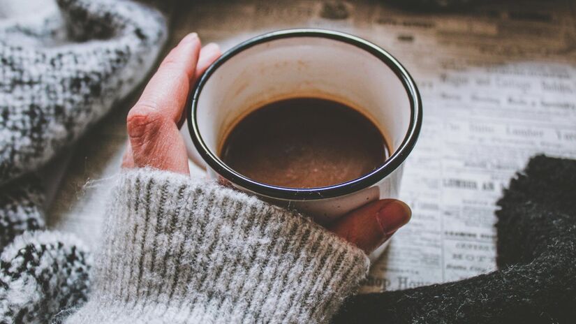 Estudo indica que 2 a 3 xícaras de café por dia podem ajudar a reduzir o estresse