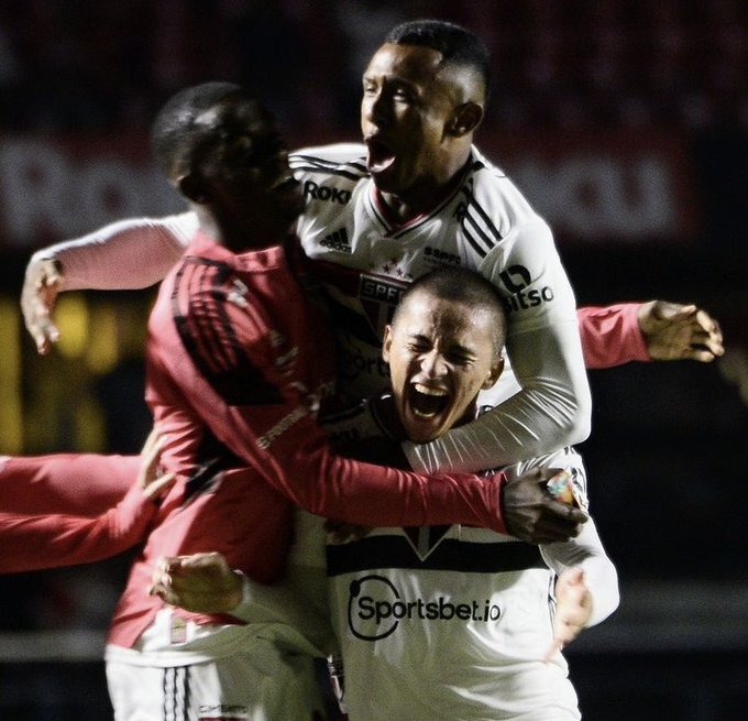 São Paulo vence São Bernardo de virada e avança à semifinal do Campeonato  Paulista