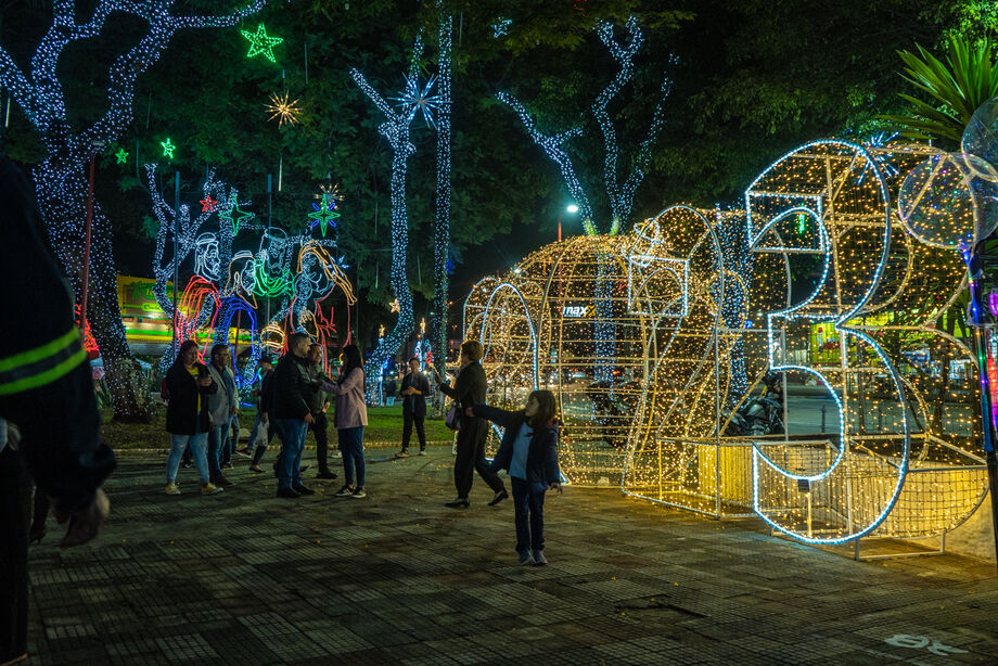 Prefeitura de Taboão da Serra mantém decoração de Natal para visitação até 6 de janeiro - Gazeta de São Paulo Prefeitura de Taboão da Serra mantém decoração de Natal para visitação até 6 de janeiro - Gazeta de São Paulo