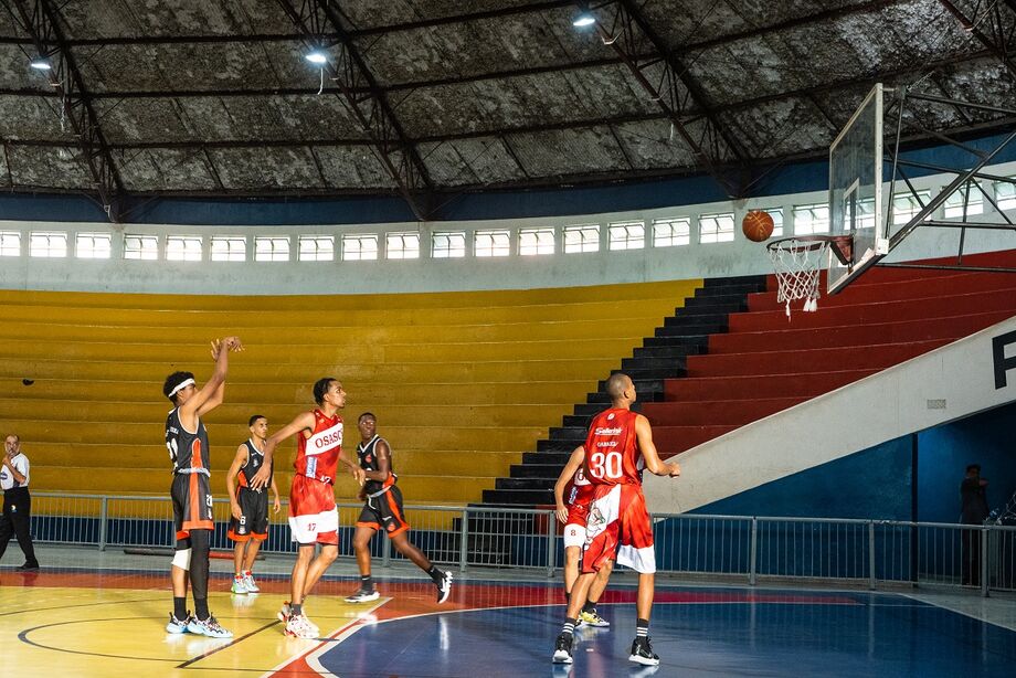 Prefeitura de São Paulo oferece aulas de basquete gratuitas para