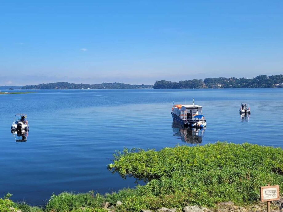 População de São Paulo abraça represa Guarapiranga em mobilização