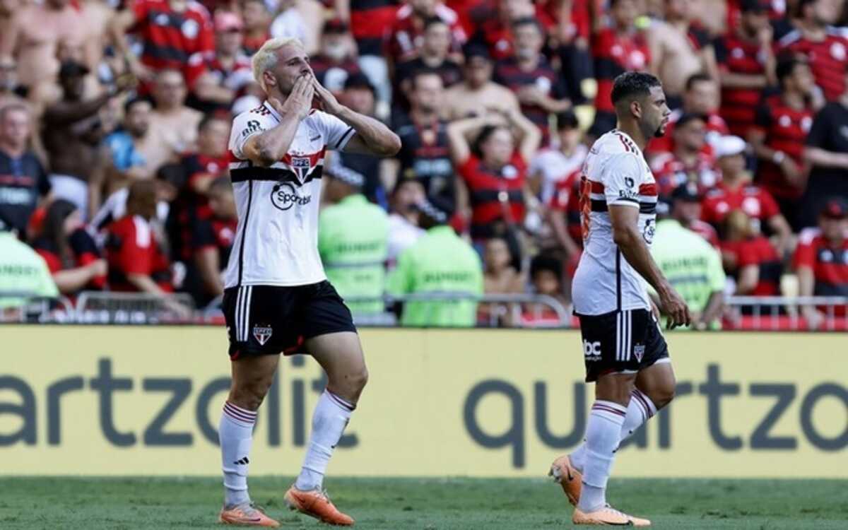 Calleri decide e São Paulo vence 1º jogo da final da Copa do Brasil