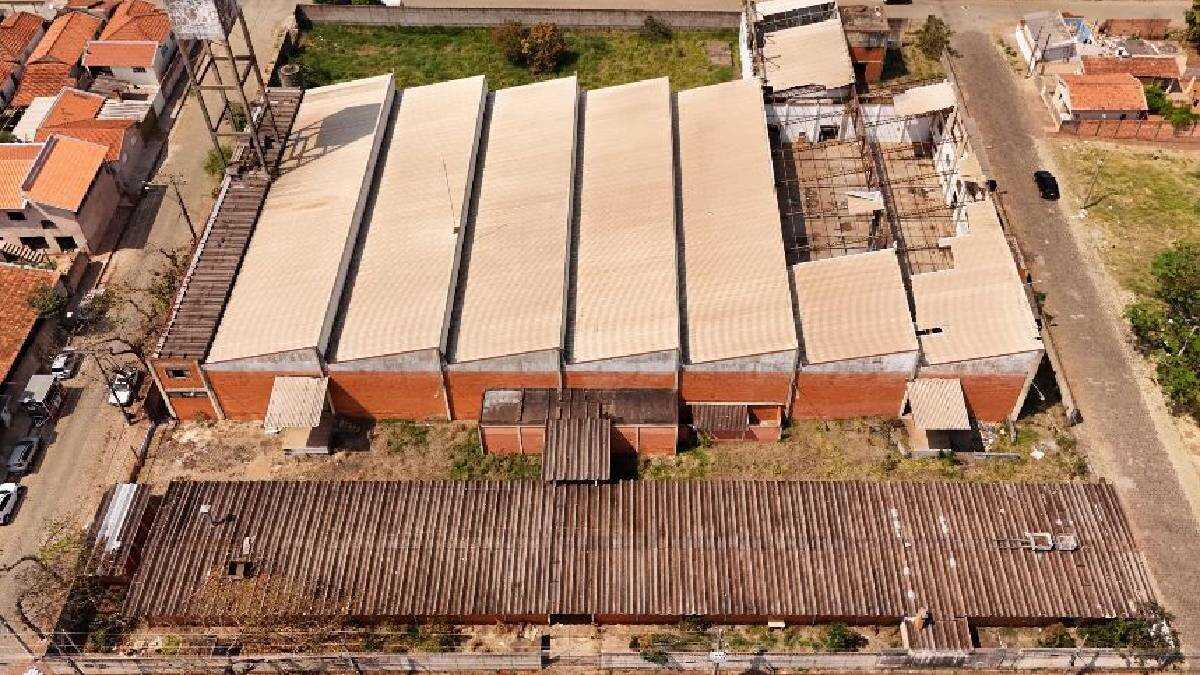 Antiga fábrica de jeans vai a leilão