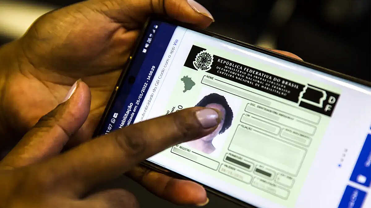 CNH digital: adesão bate 2 milhões, mas gargalo gera multas de R$ 880 em 2026