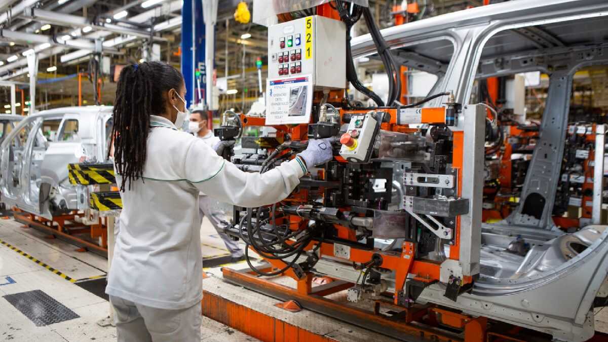 Eletrificados batem recorde de produção nacional apesar de queda nas exportações