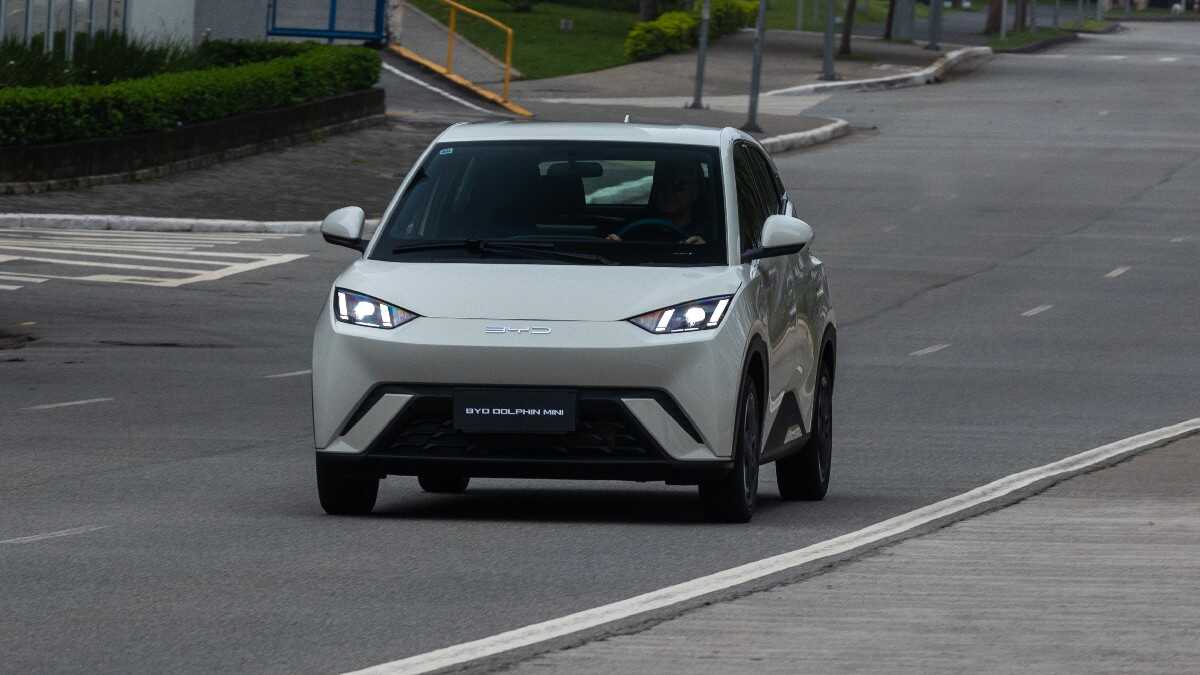 BYD Dolphin Mini tem desconto de 22 mil e atinge preço de carro popular