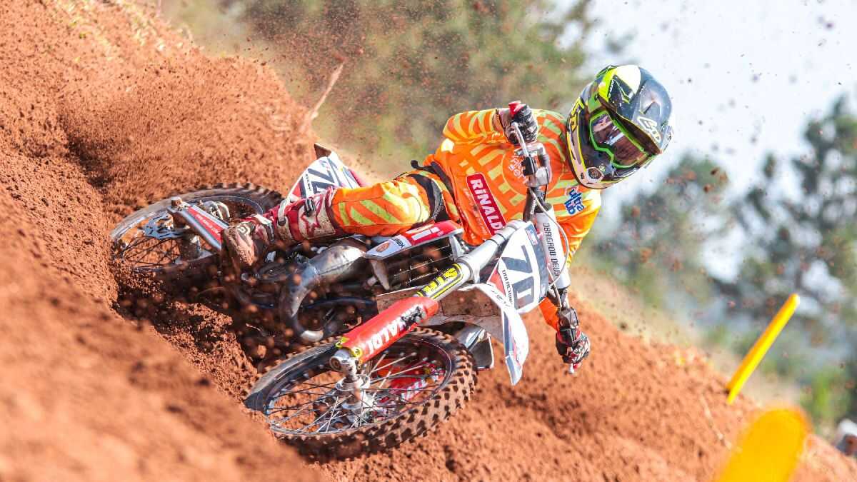 Rinaldi patrocina 14 pilotos na abertura do Brasileiro de Motocross em Santa Catarina