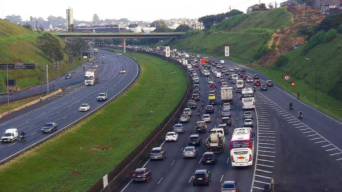 Rodovia Castello Branco tem 11 km de fila nesta quarta-feira; veja desvios