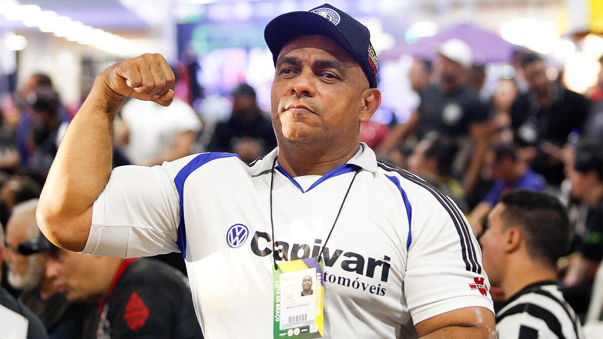 De brigão a campeão: ex-estivador conheceu o mundo pela luta de braço