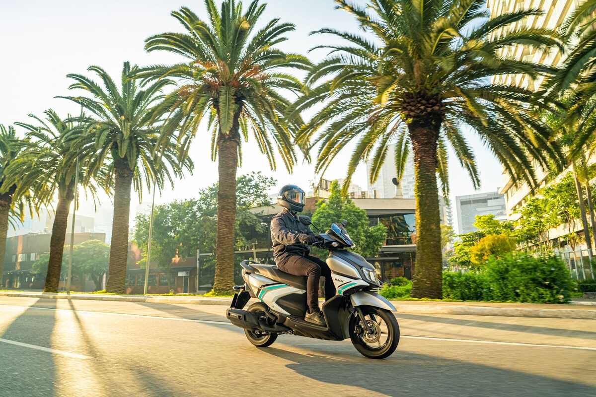 Yamaha lança scooter híbrida ZR Connected por R$ 13,9 mil no Brasil