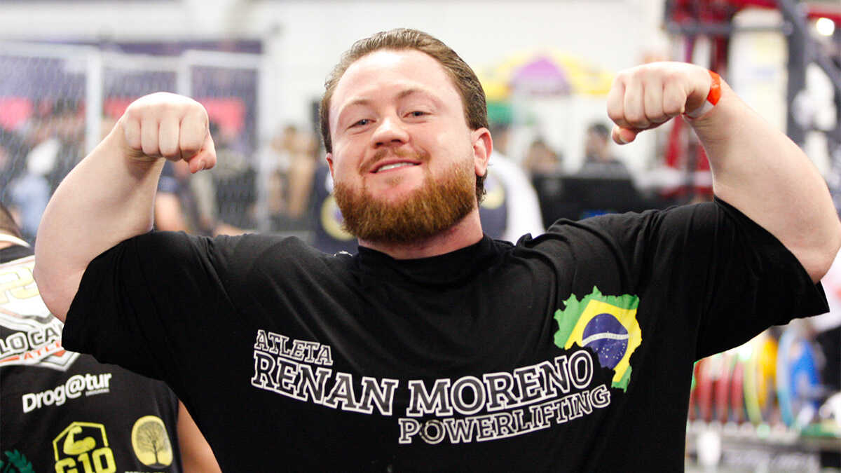 Brasileiro 9 vezes campeão mundial levanta 300 kg no braço