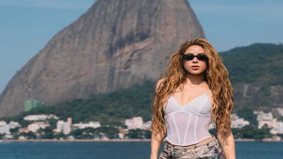 Shakira surpreende público em Copacabana antes de megashow